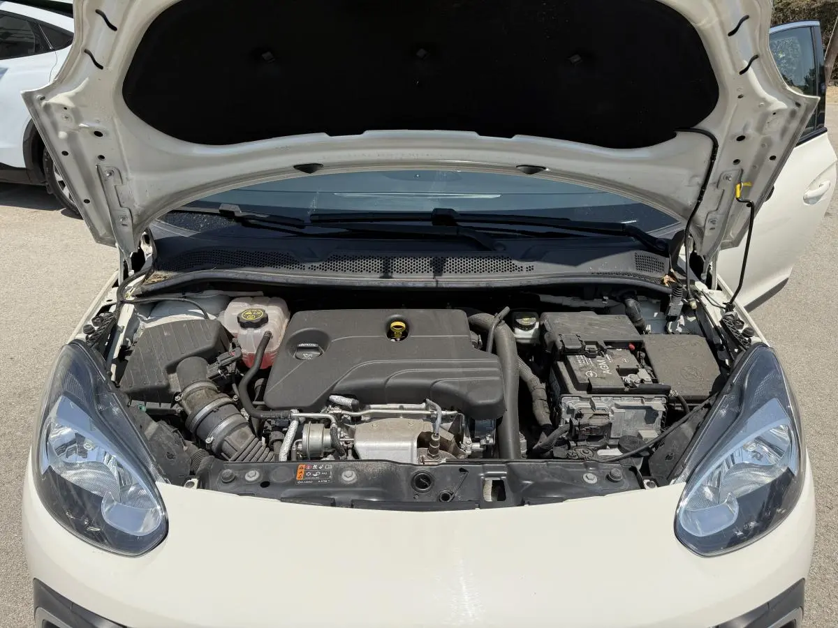 Opel Adam 1.0 T Rocks 32