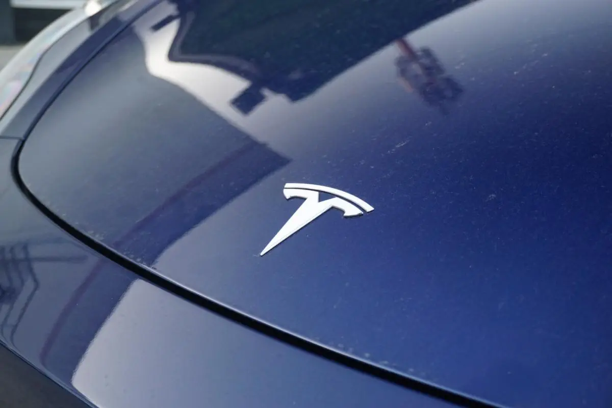 Tesla Model Y Long Range Dual Motor AWD 8