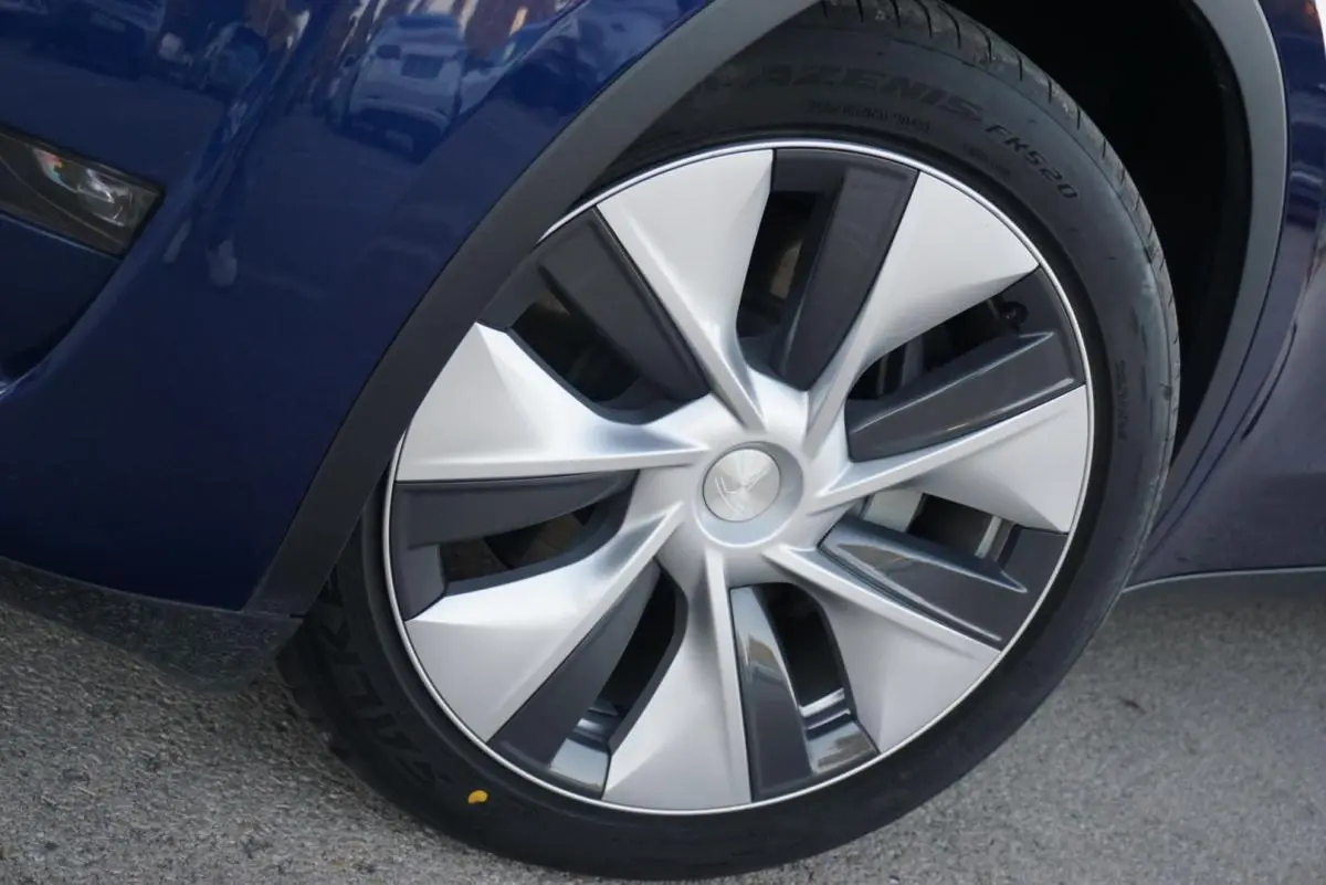 Tesla Model Y Long Range Dual Motor AWD 10