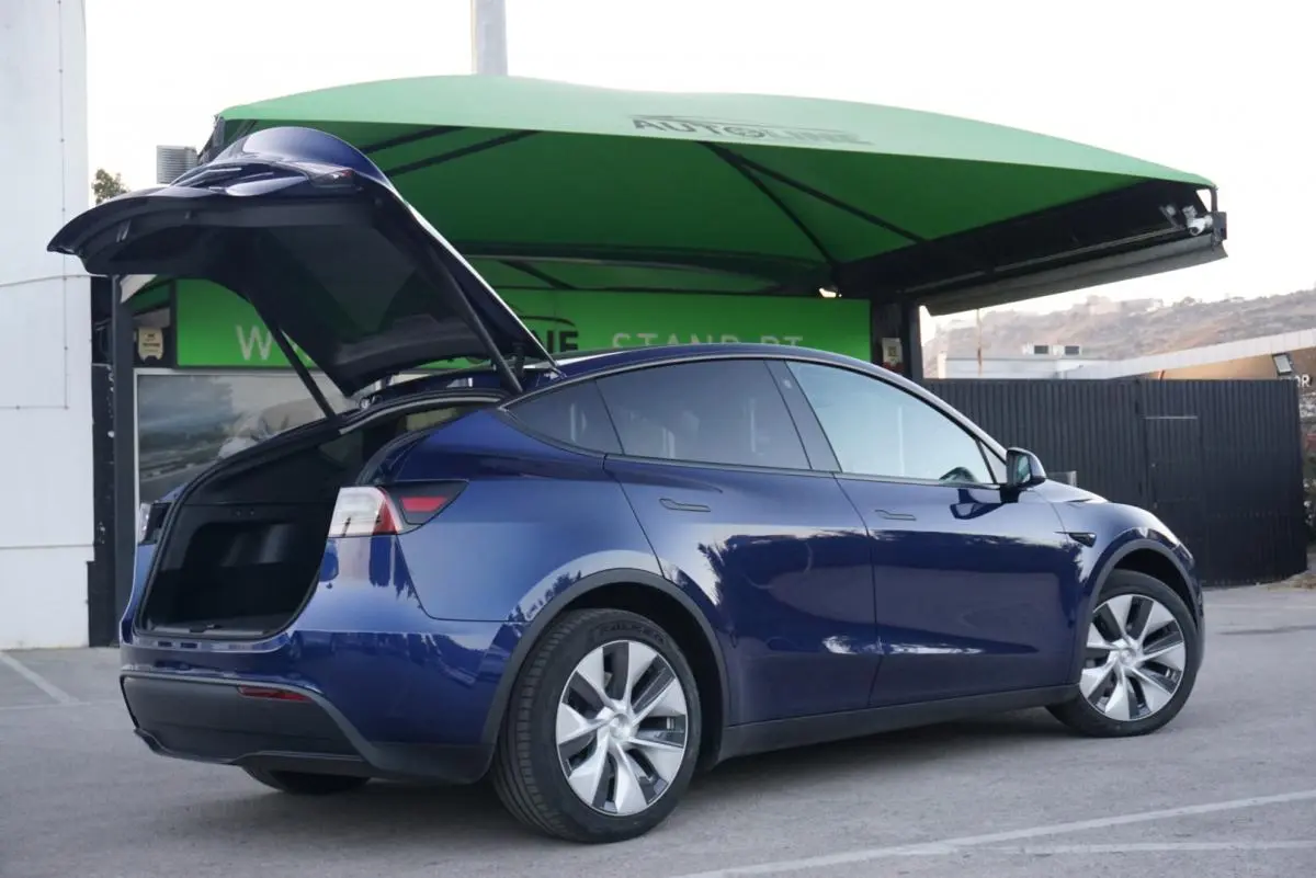 Tesla Model Y Long Range Dual Motor AWD 21