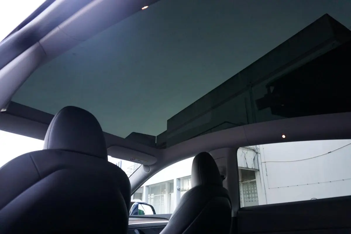 Tesla Model Y Long Range Dual Motor AWD 27