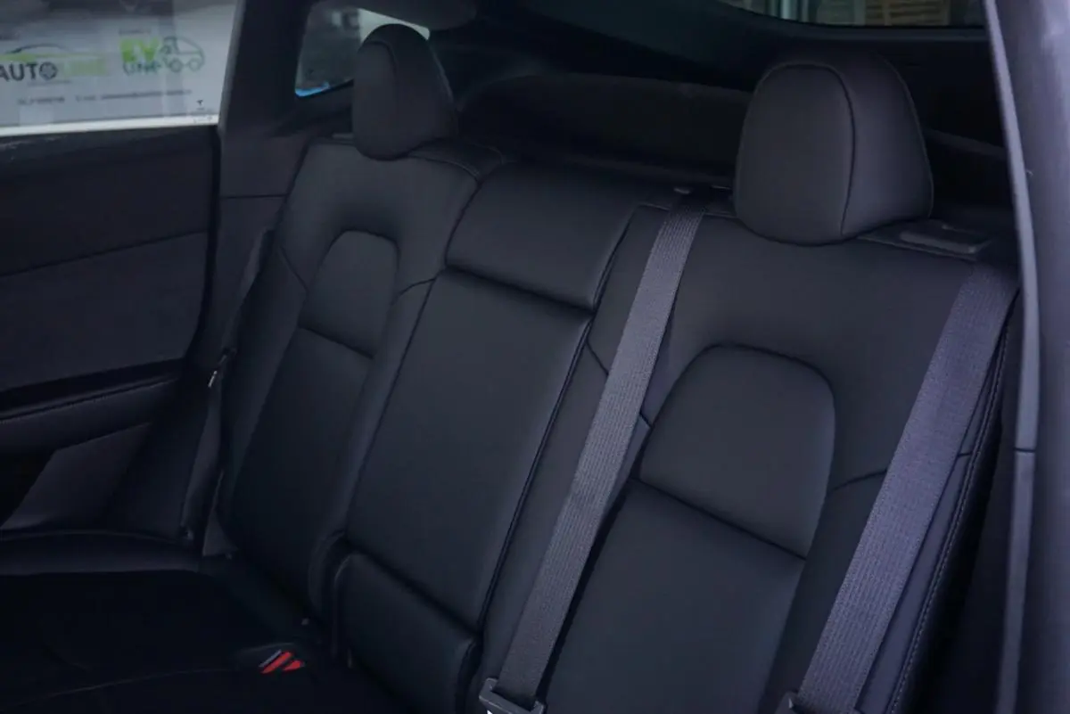 Tesla Model Y Long Range Dual Motor AWD 29