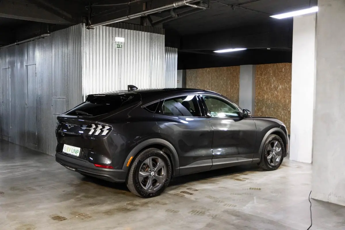 Ford Mustang Mach-E Alargada 11