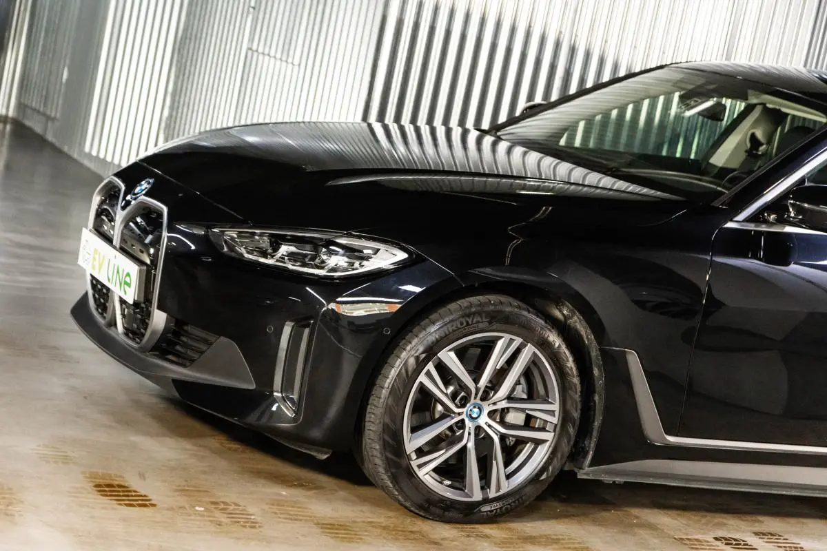 BMW i4 eDrive40 12