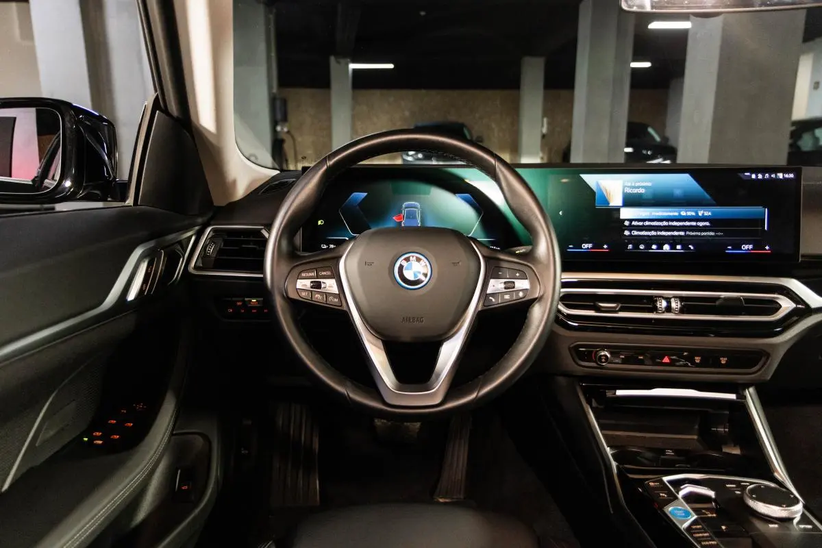 BMW i4 eDrive40 18