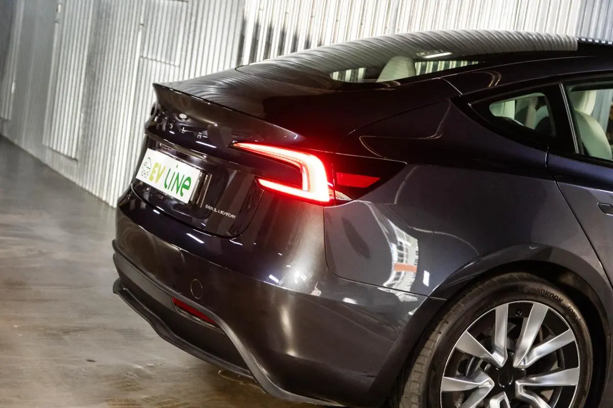 Tesla Model 3 Long Range Tração Integral 12