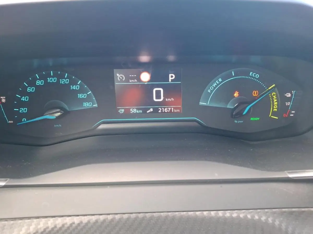 Peugeot e-208 Active Business 7