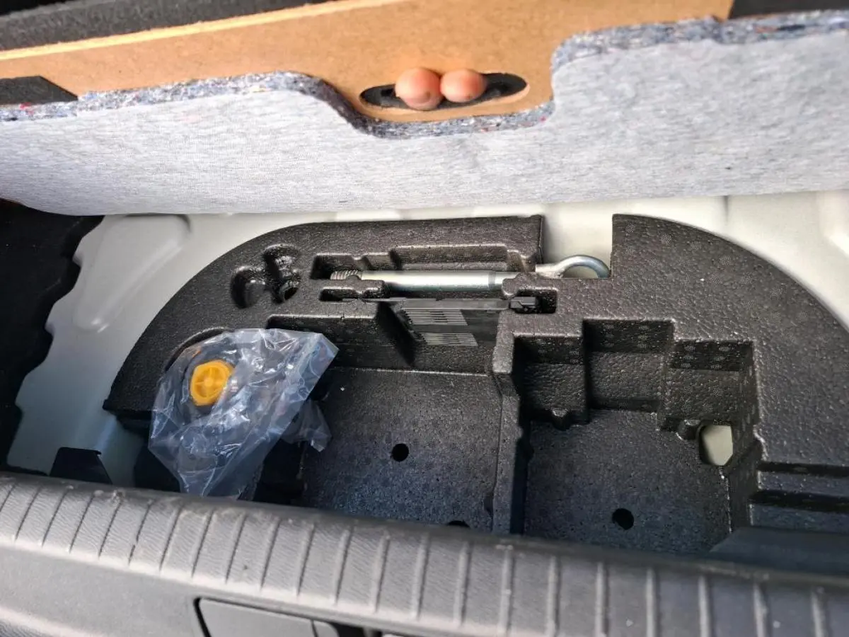 Peugeot e-208 Active Business 12