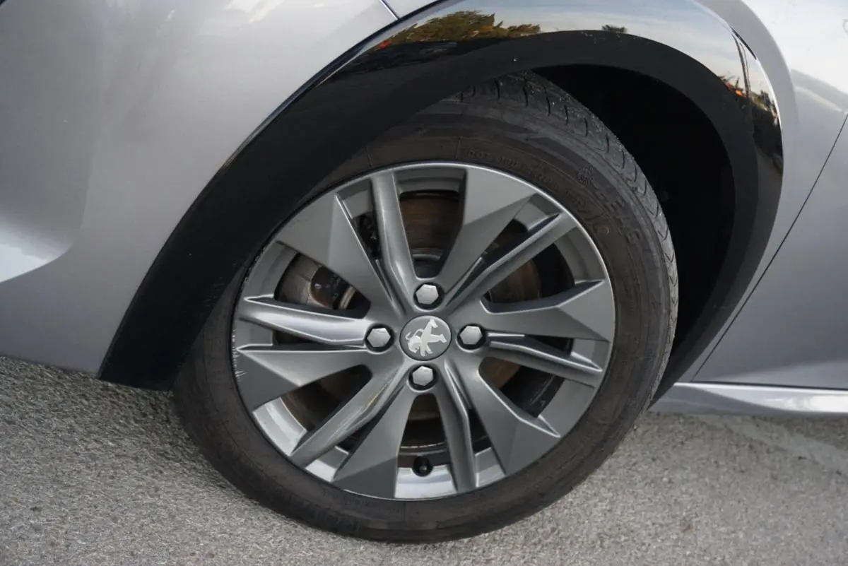 Peugeot e-208 50 kWh Active Pack 14