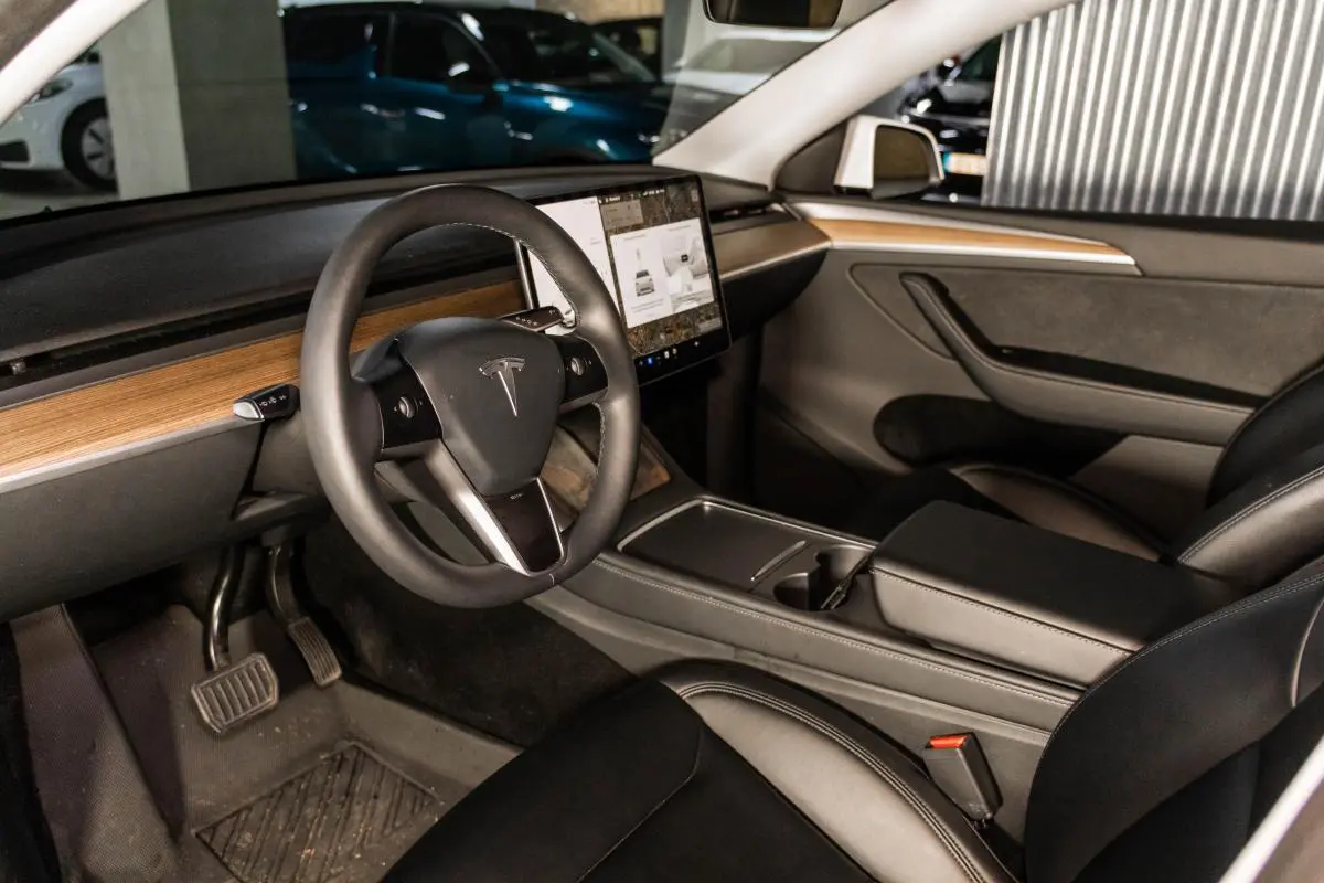 Tesla Model Y Long Range Tração Traseira 3