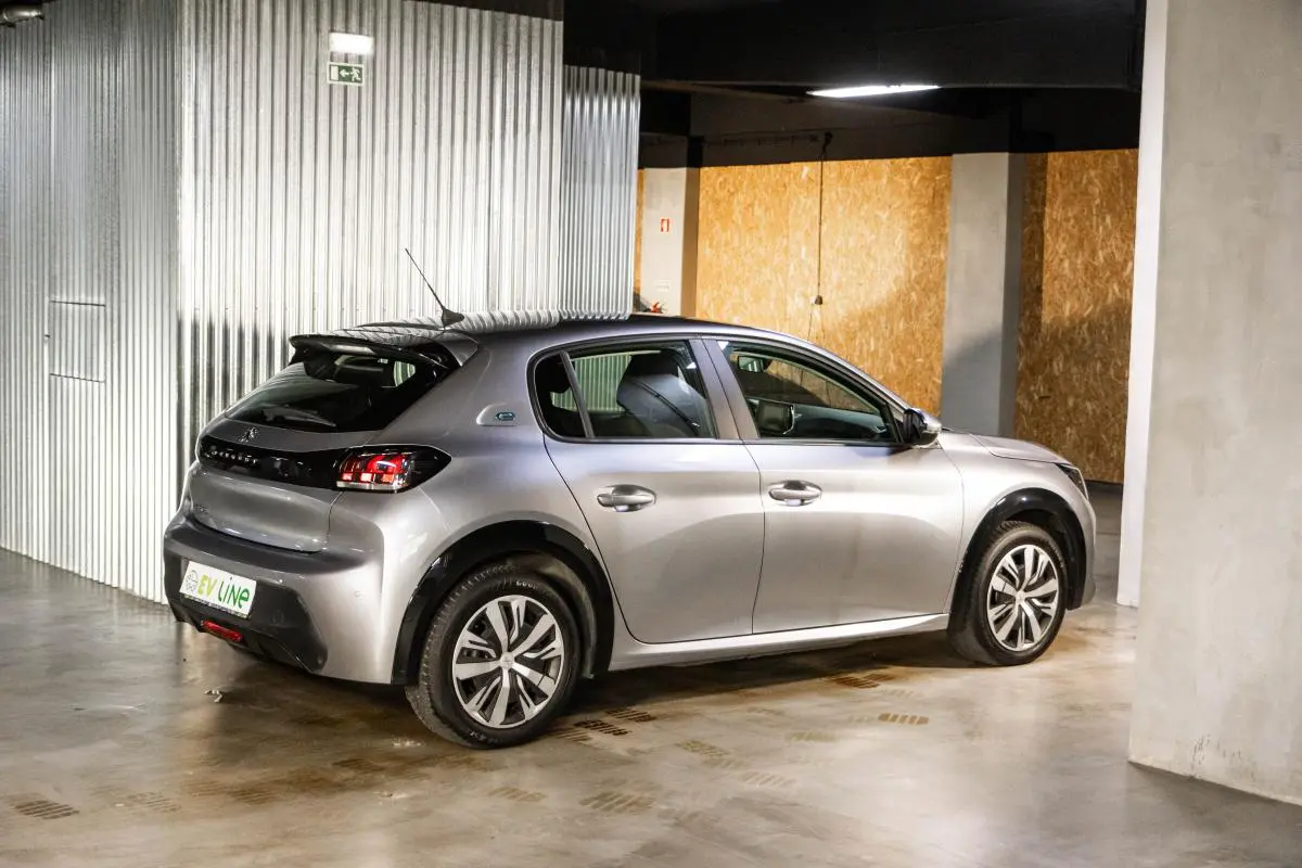 Peugeot e-208 50 kWh Active Active Business 7