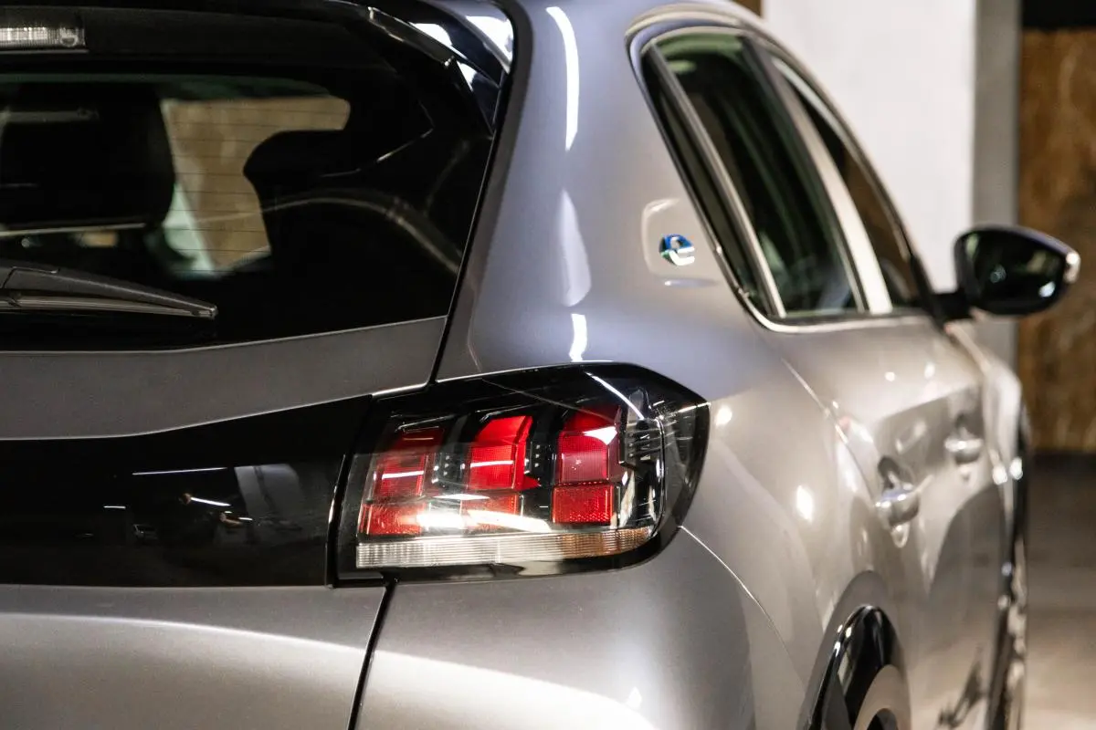 Peugeot e-208 50 kWh Active Active Business 11