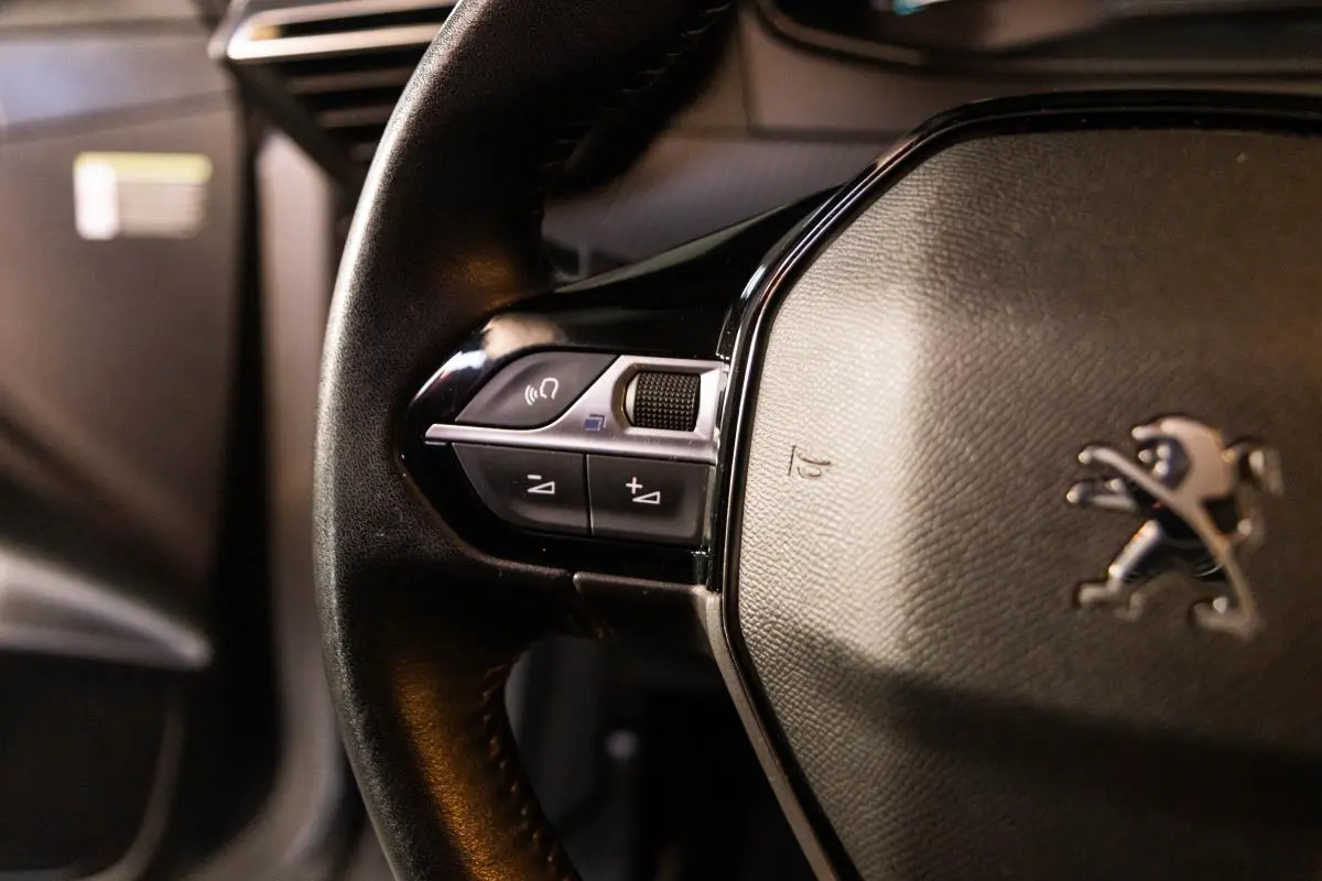 Peugeot e-208 50 kWh Active Active Business 22