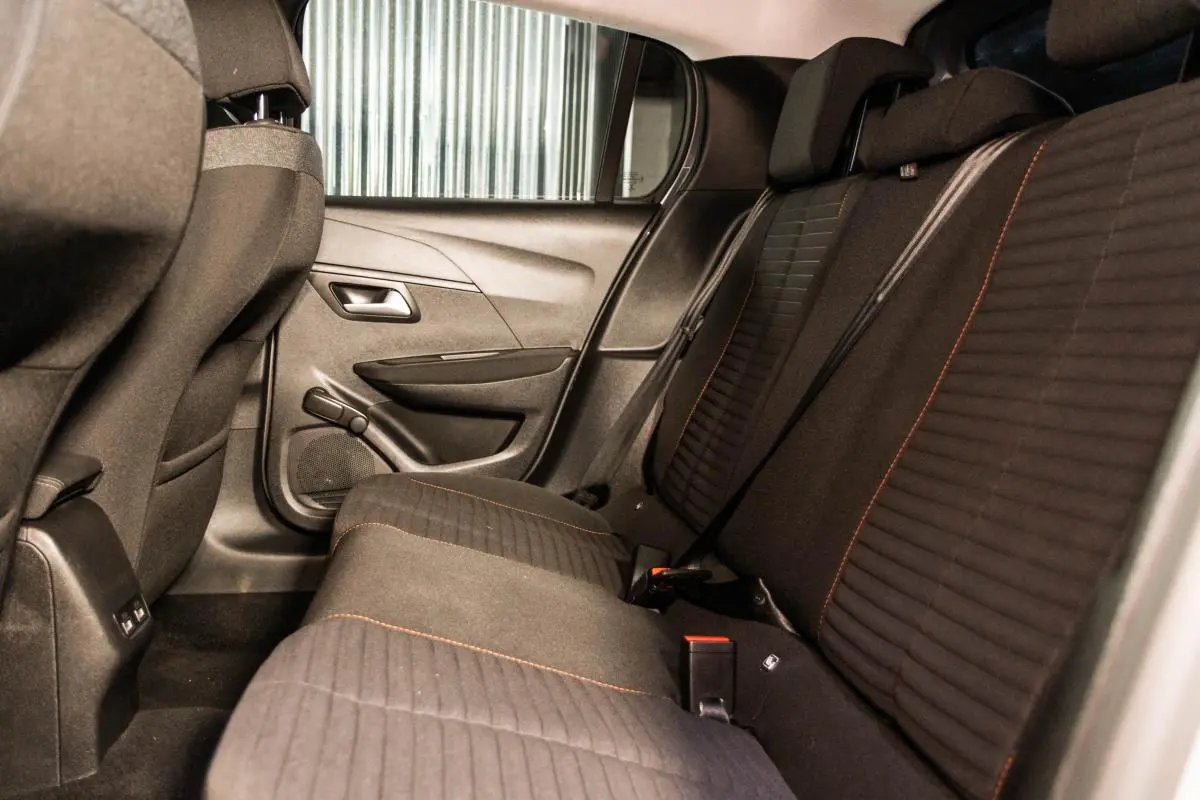 Peugeot e-208 50 kWh Active Active Business 36