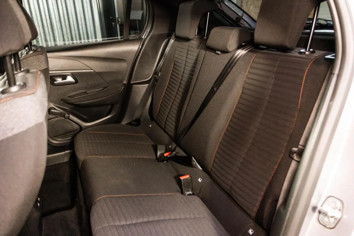 Peugeot e-208 50 kWh Active Active Business 37