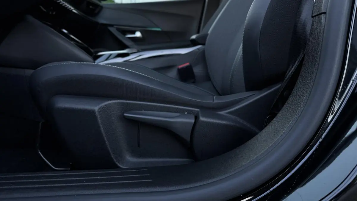 Peugeot e-2008 50 kWh Allure Pack 26