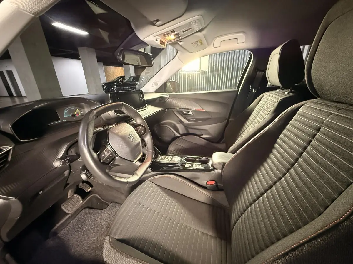 Peugeot e-2008 50 kWh Active Pack 23