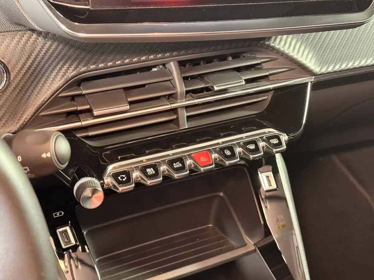 Peugeot e-2008 50 kWh Active Pack 28