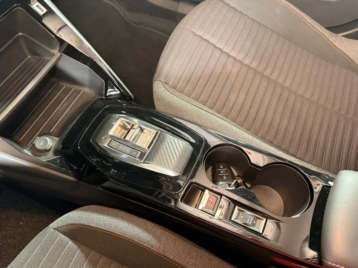 Peugeot e-2008 50 kWh Active Pack 29