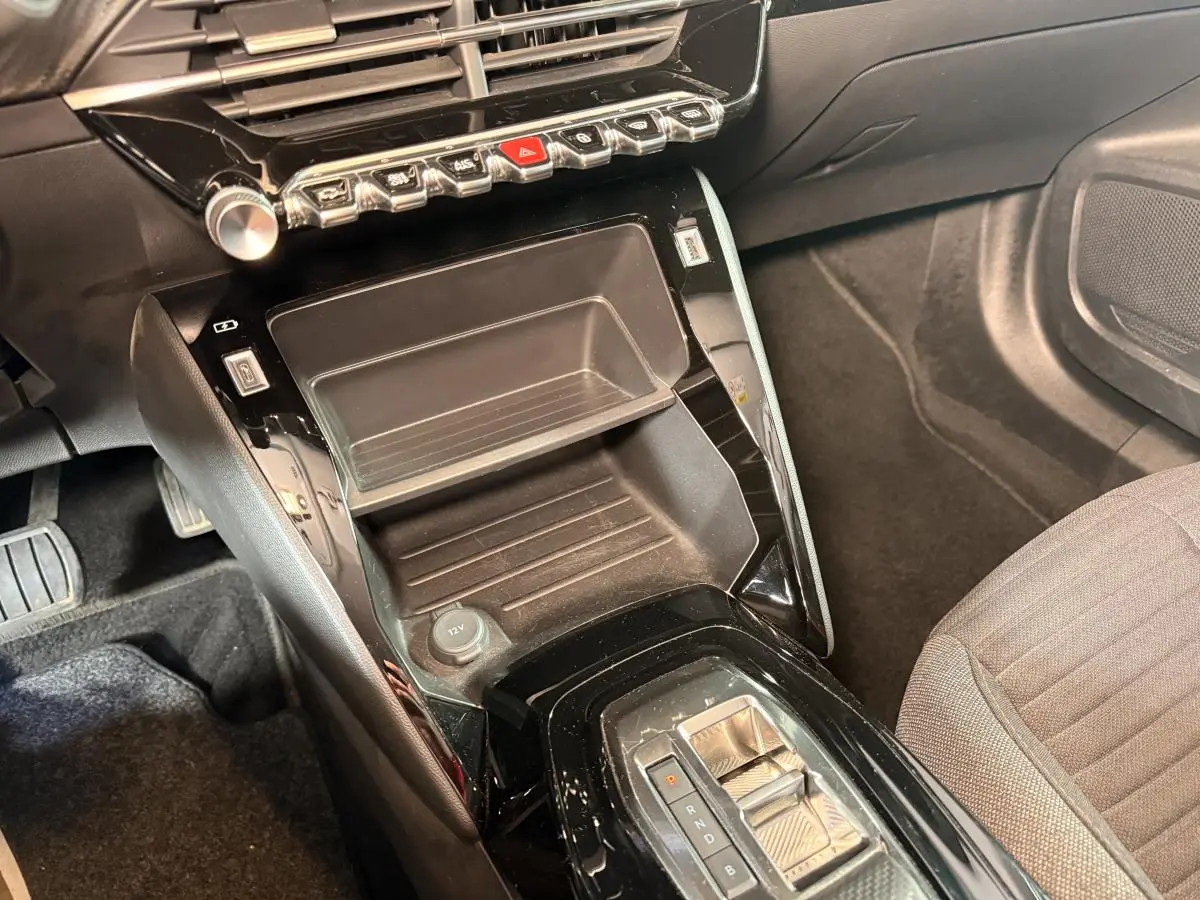 Peugeot e-2008 50 kWh Active Pack 31