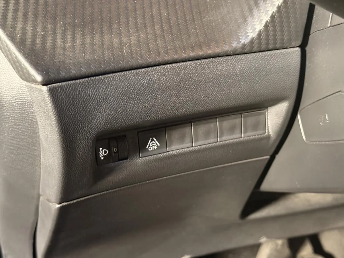 Peugeot e-2008 50 kWh Active Pack 39