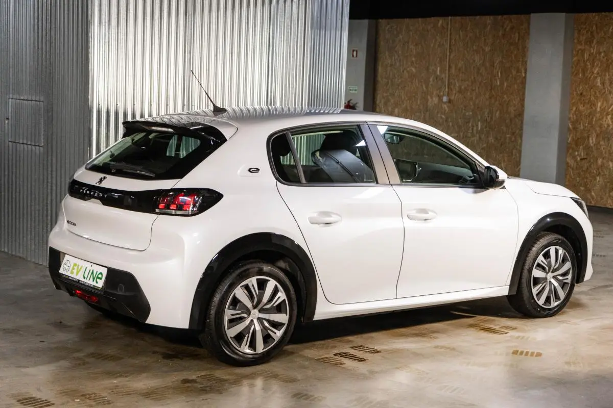 Peugeot e-208 50 kWh Active Active Business 8