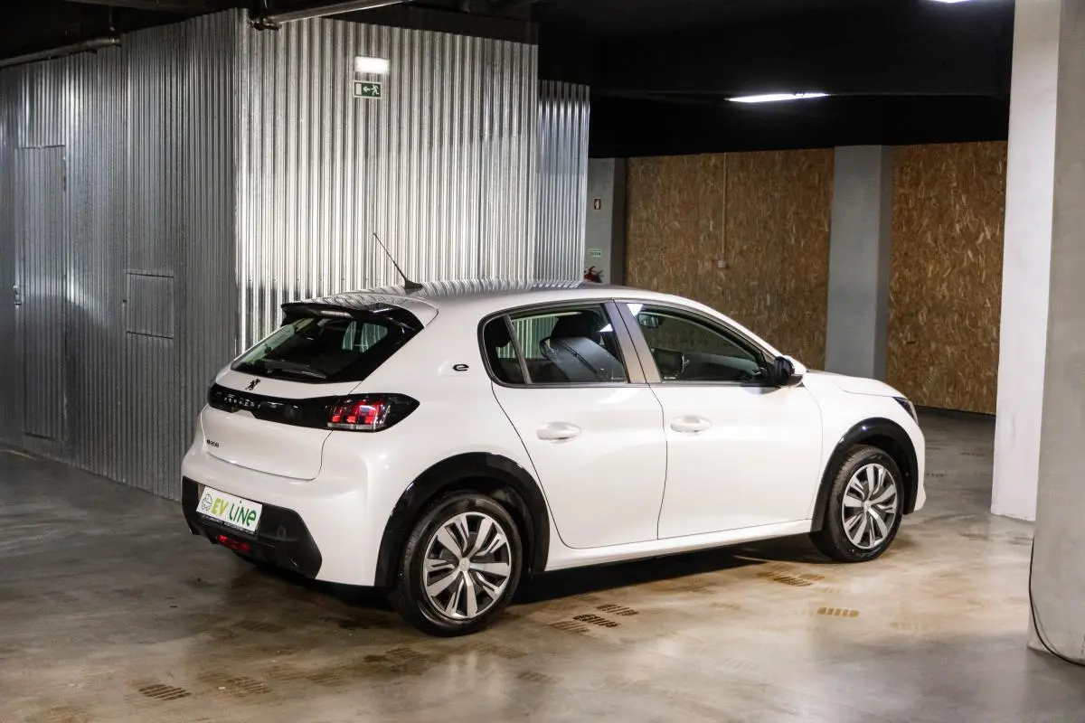 Peugeot e-208 50 kWh Active Active Business 7
