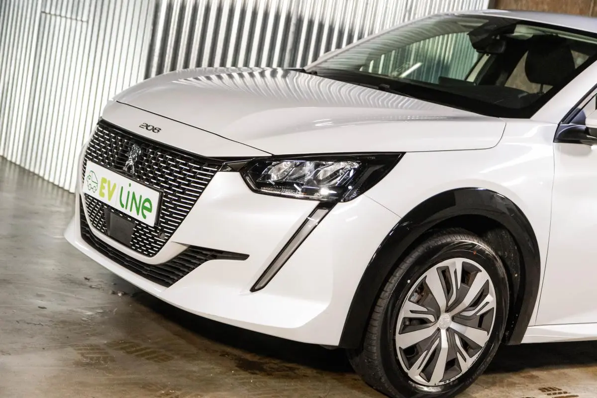 Peugeot e-208 50 kWh Active Active Business 13