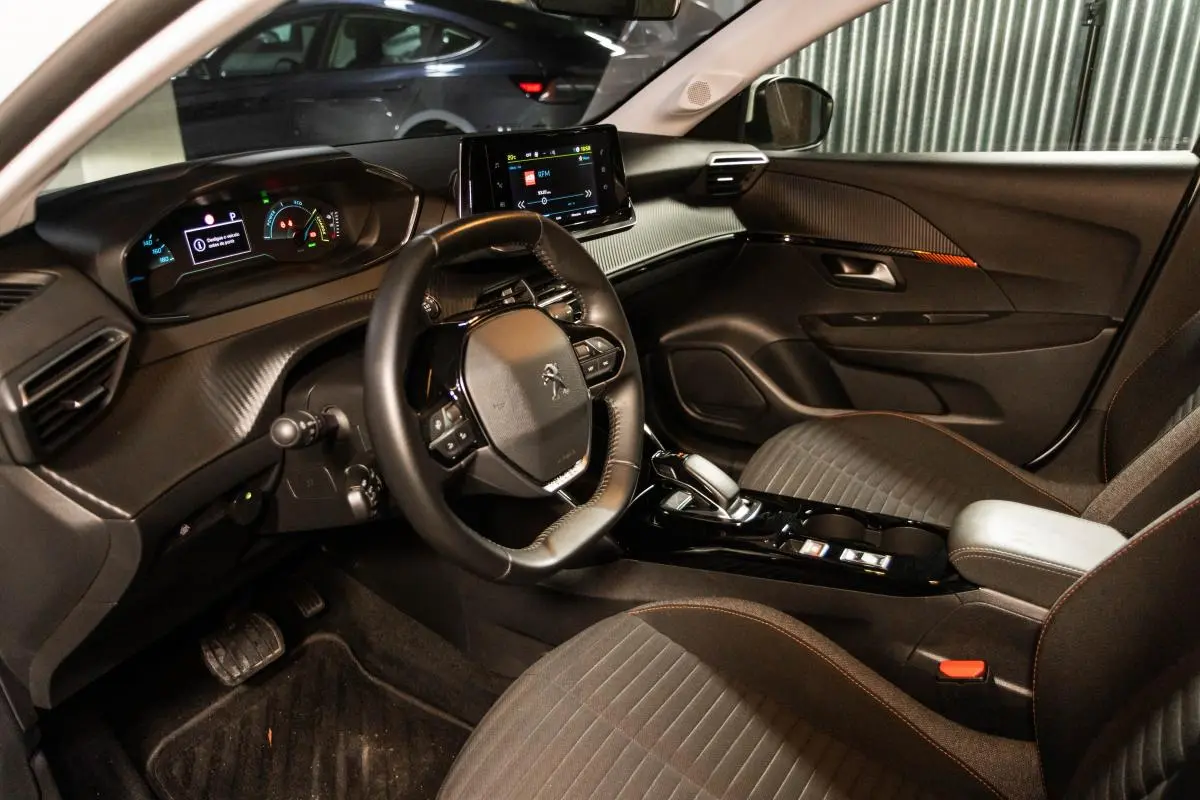 Peugeot e-208 50 kWh Active Active Business 19