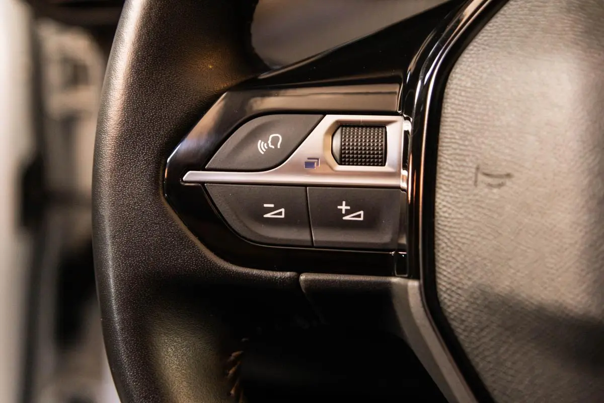 Peugeot e-208 50 kWh Active Active Business 23