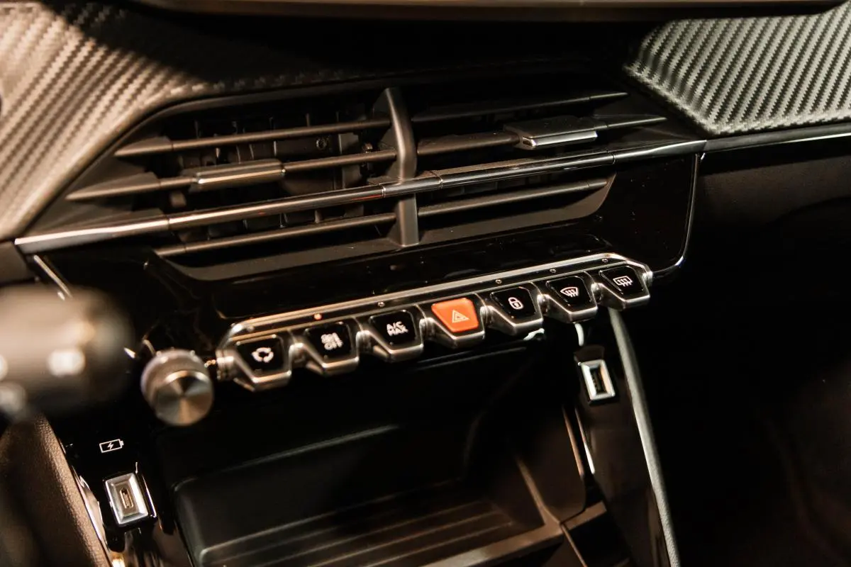 Peugeot e-208 50 kWh Active Active Business 27