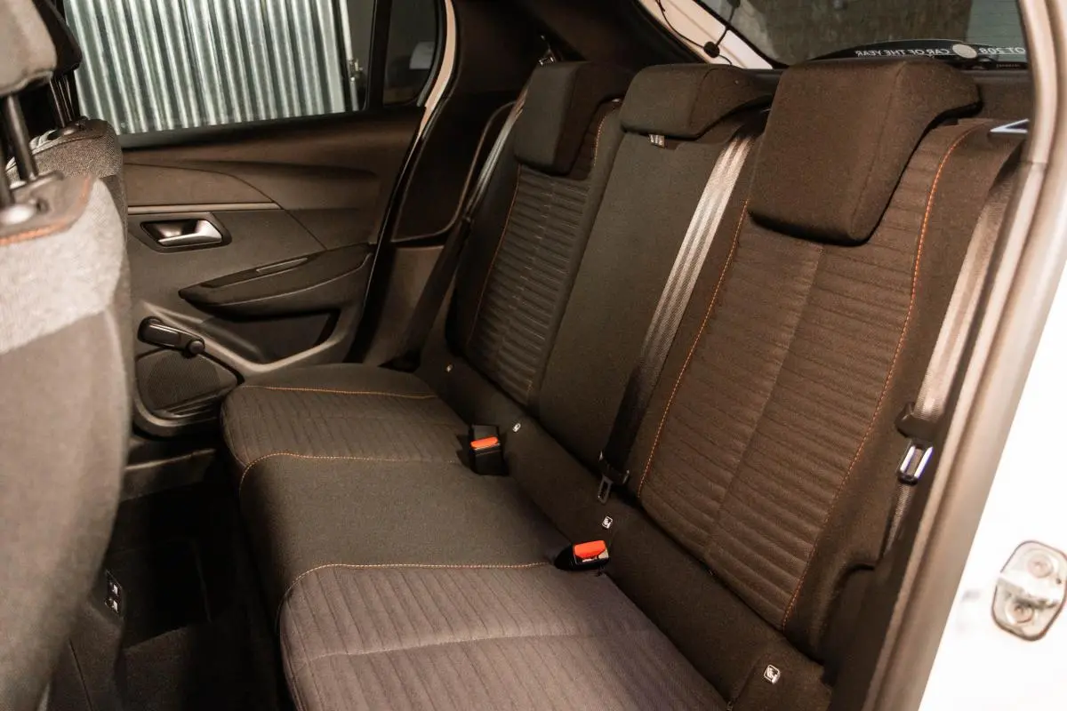 Peugeot e-208 50 kWh Active Active Business 37