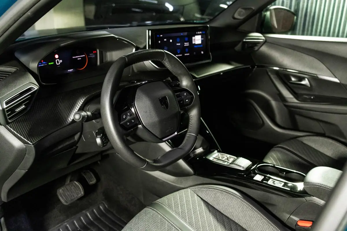 Peugeot e-2008 54 kWh Allure 16