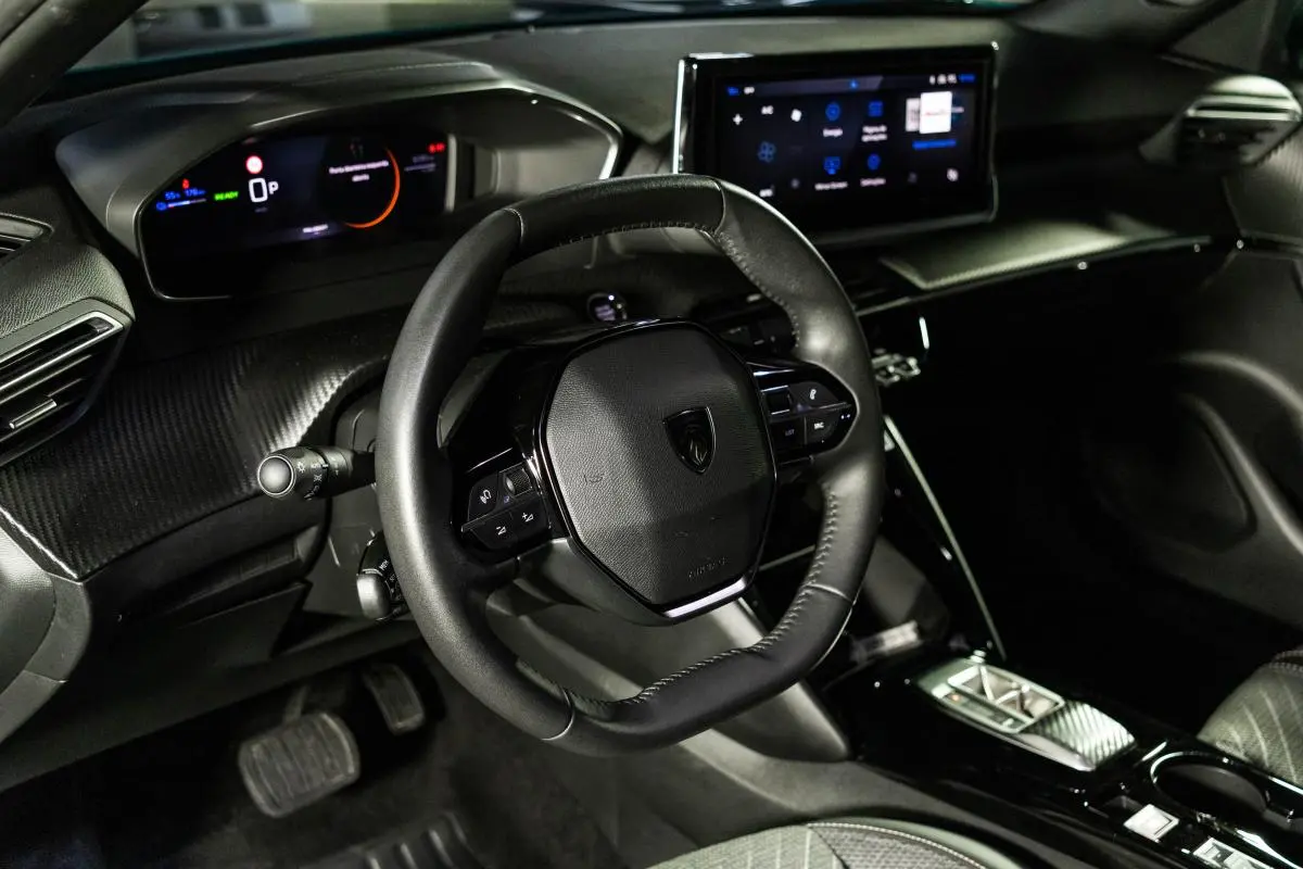 Peugeot e-2008 54 kWh Allure 15