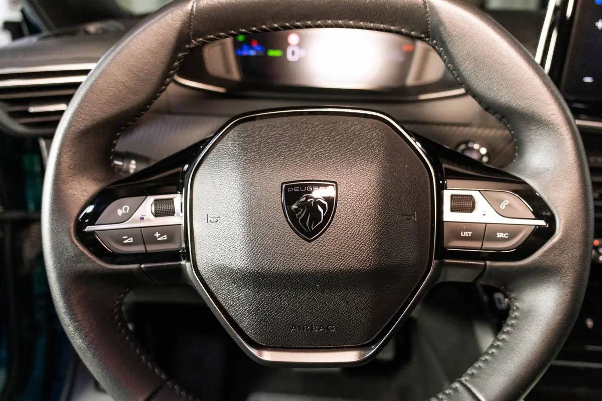 Peugeot e-2008 54 kWh Allure 22