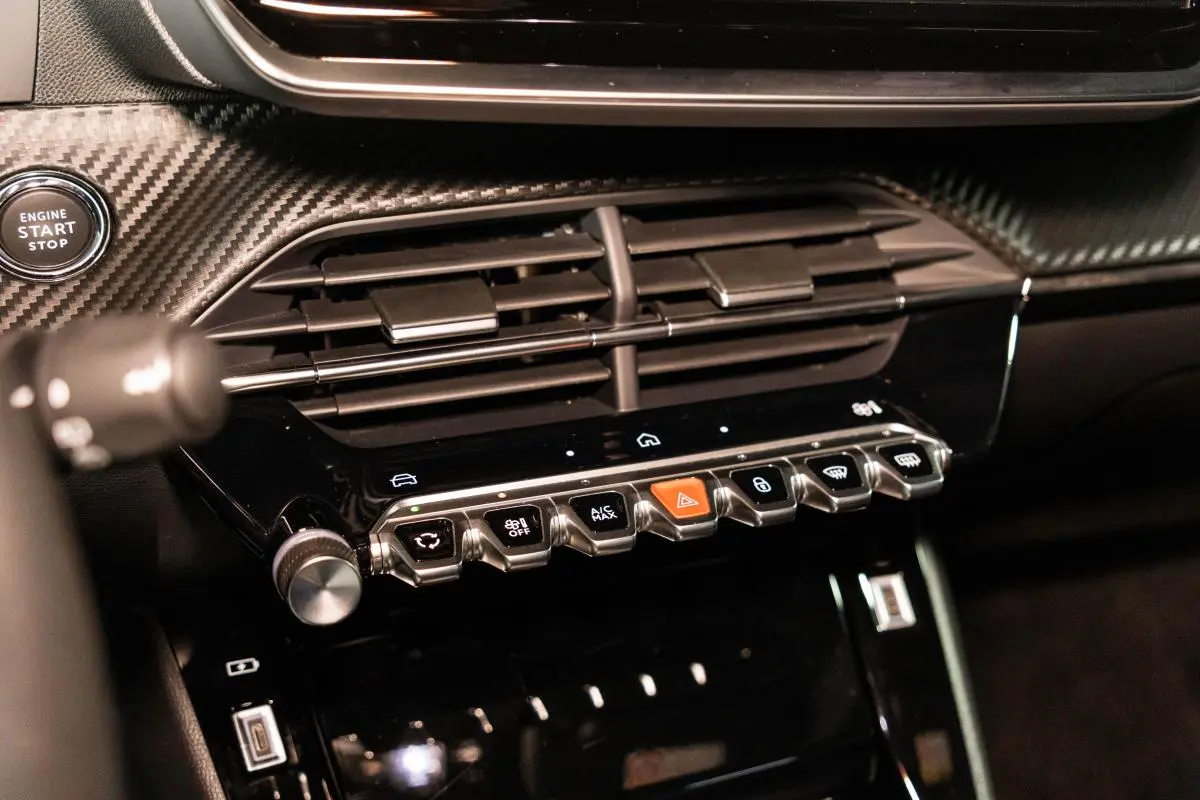 Peugeot e-2008 54 kWh Allure 26