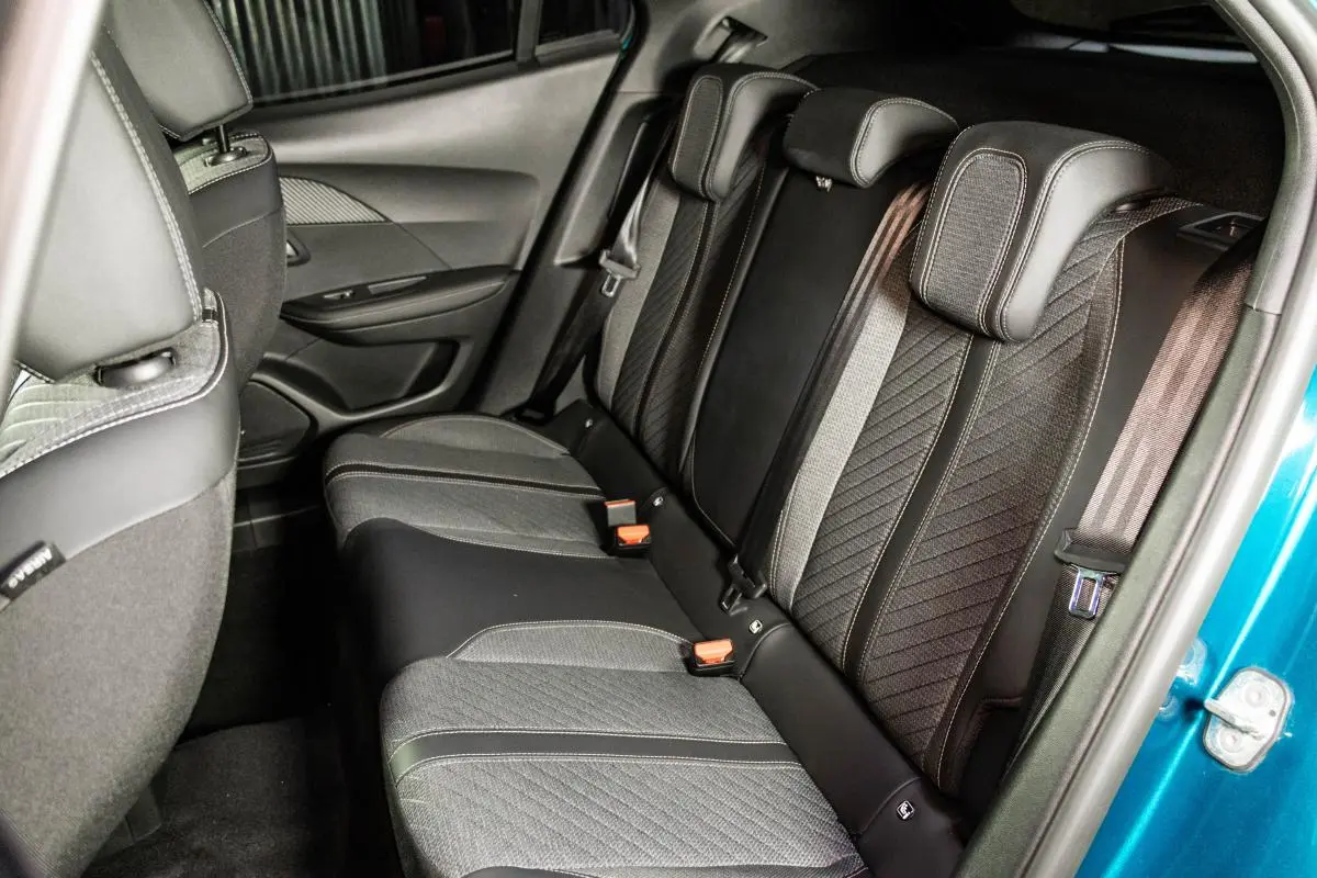 Peugeot e-2008 54 kWh Allure 37