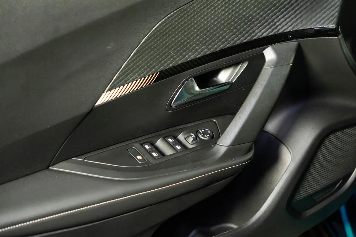 Peugeot e-2008 54 kWh Allure 41