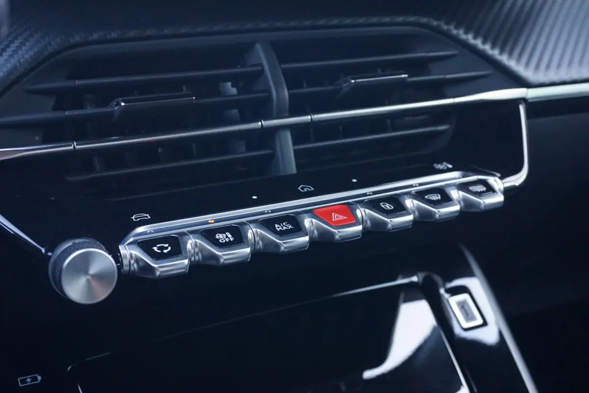 Peugeot e-2008 54 kWh Allure 31