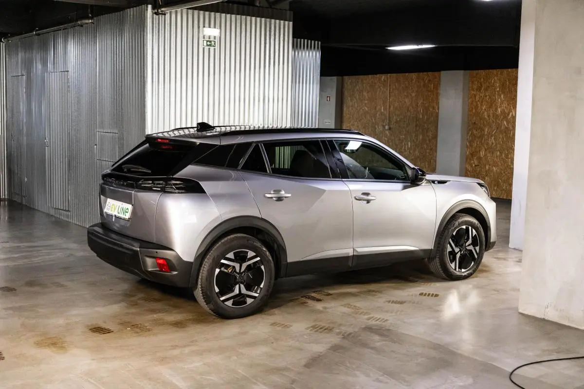 Peugeot e-2008 54 kWh Allure 7