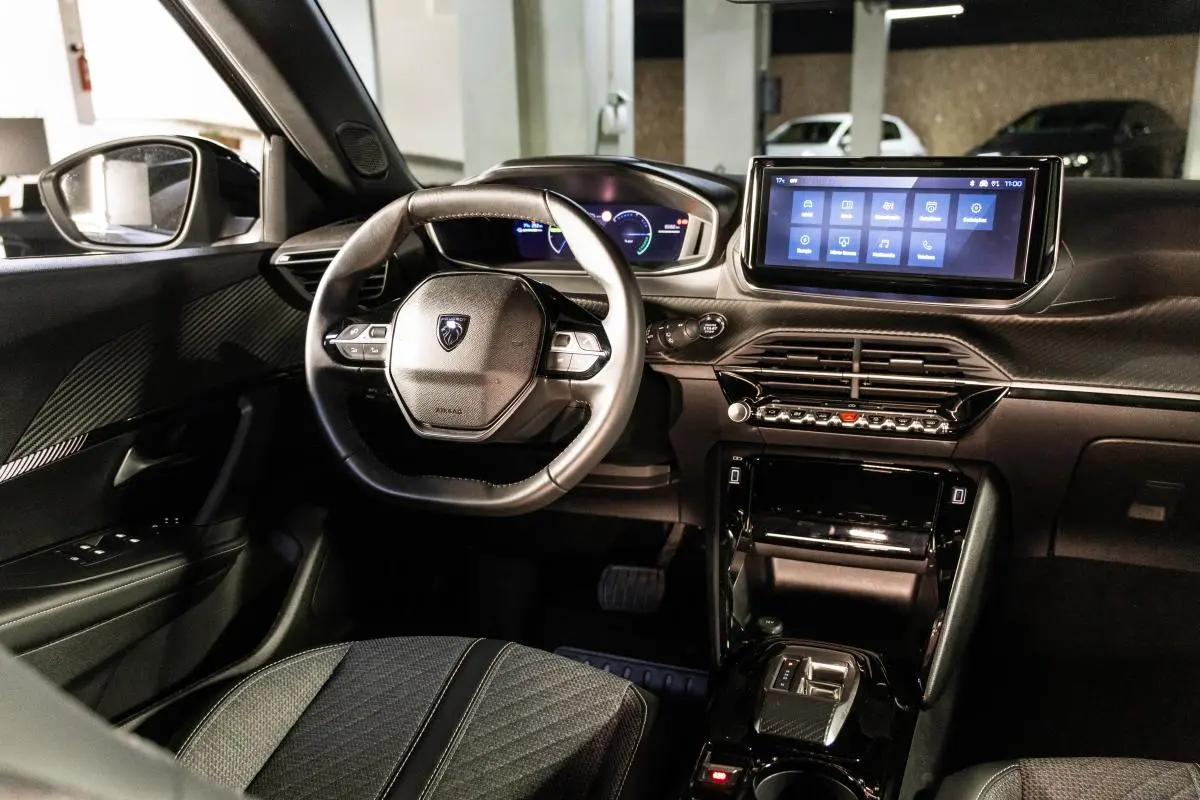Peugeot e-2008 54 kWh Allure 19