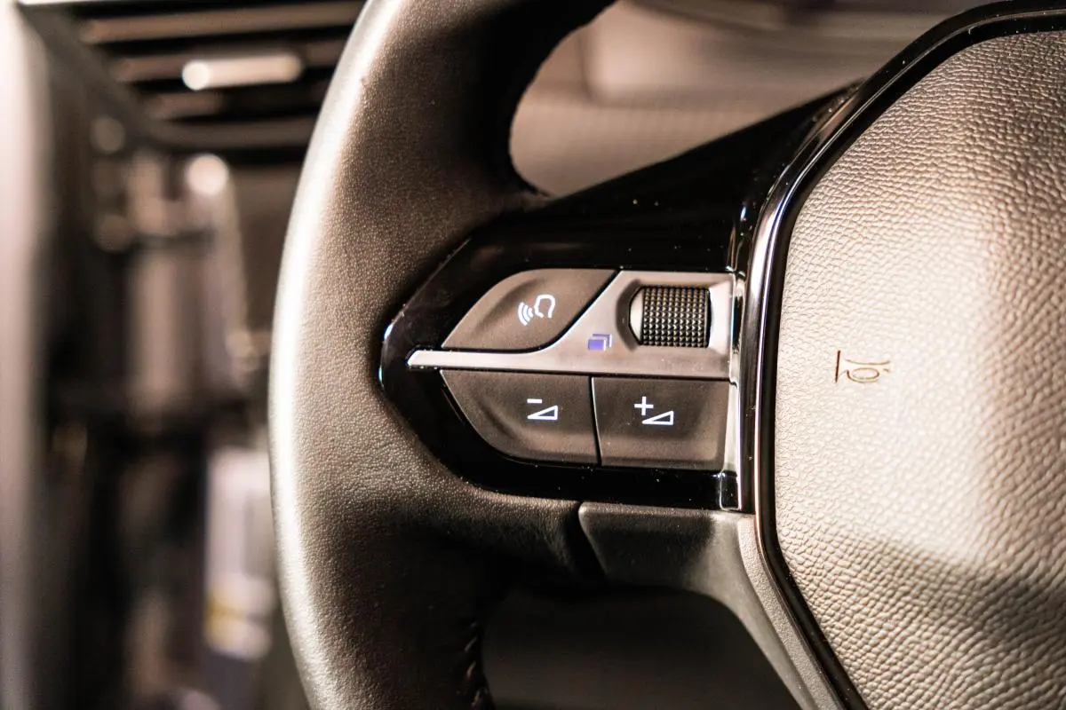 Peugeot e-2008 54 kWh Allure 25