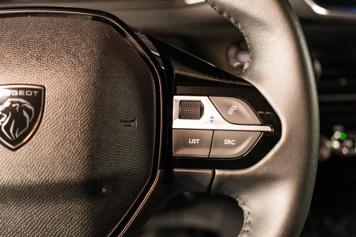 Peugeot e-2008 54 kWh Allure 26