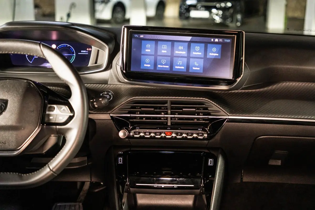 Peugeot e-2008 54 kWh Allure 28