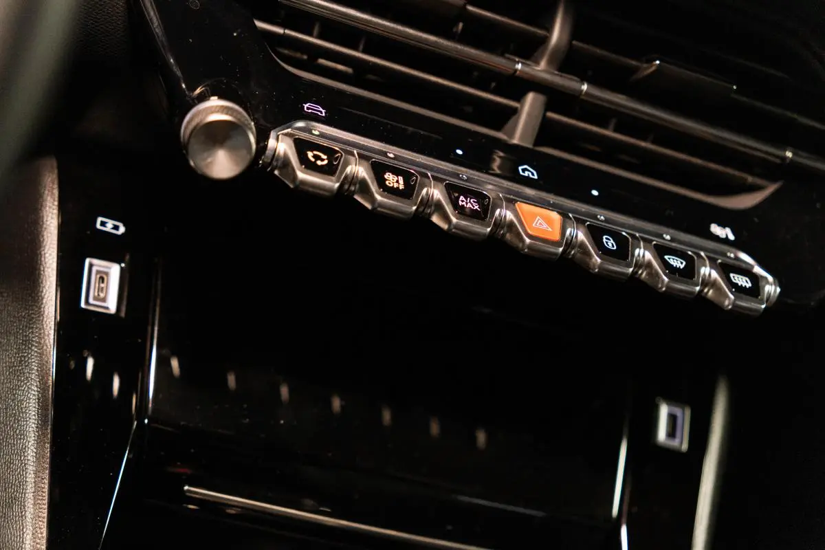 Peugeot e-2008 54 kWh Allure 30