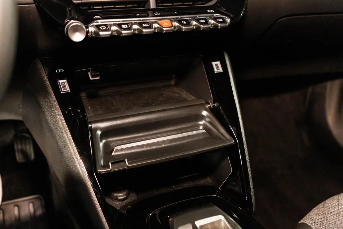 Peugeot e-2008 54 kWh Allure 32