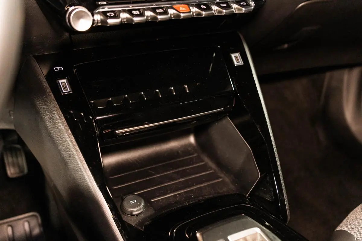 Peugeot e-2008 54 kWh Allure 31