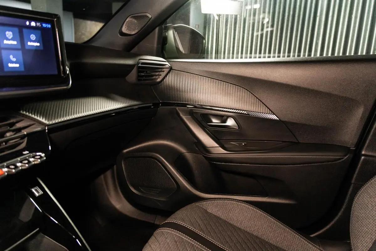 Peugeot e-2008 54 kWh Allure 36