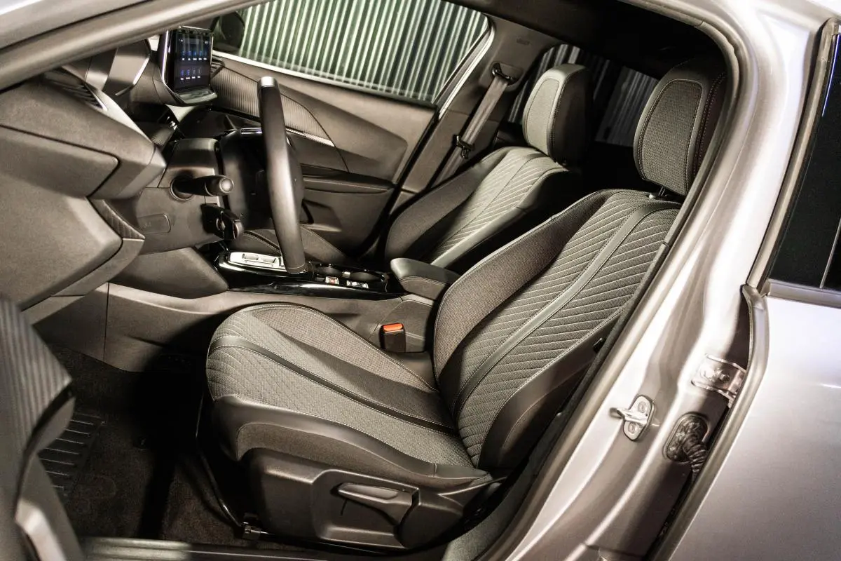 Peugeot e-2008 54 kWh Allure 37