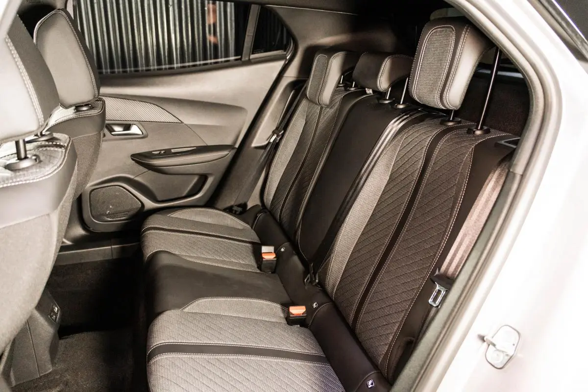 Peugeot e-2008 54 kWh Allure 41